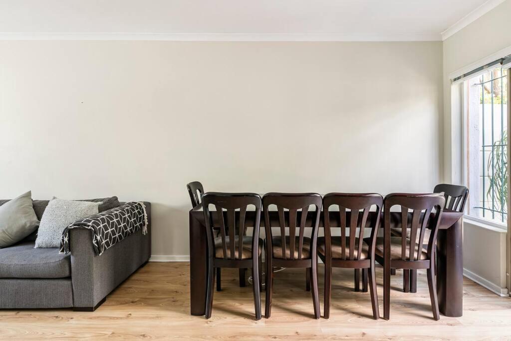 - Beautiful Modern Homestay Cape Town